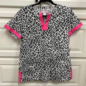 Koi women’s Medium scrub top, NWT